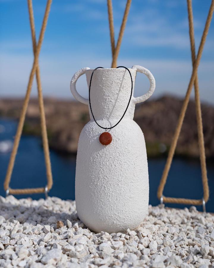 Benben By Dhara Hotels - Adults Only أسوان المظهر الخارجي الصورة A necklace with a pendant