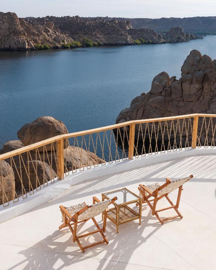 Benben By Dhara Hotels - Adults Only أسوان المظهر الخارجي الصورة A balcony with a view of the sea