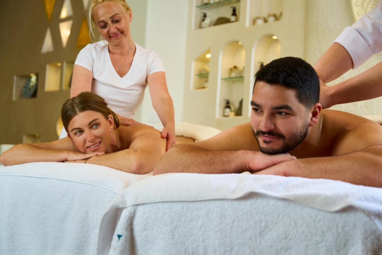 Benben By Dhara Hotels - Adults Only أسوان المظهر الخارجي الصورة Massage therapists working on a couple