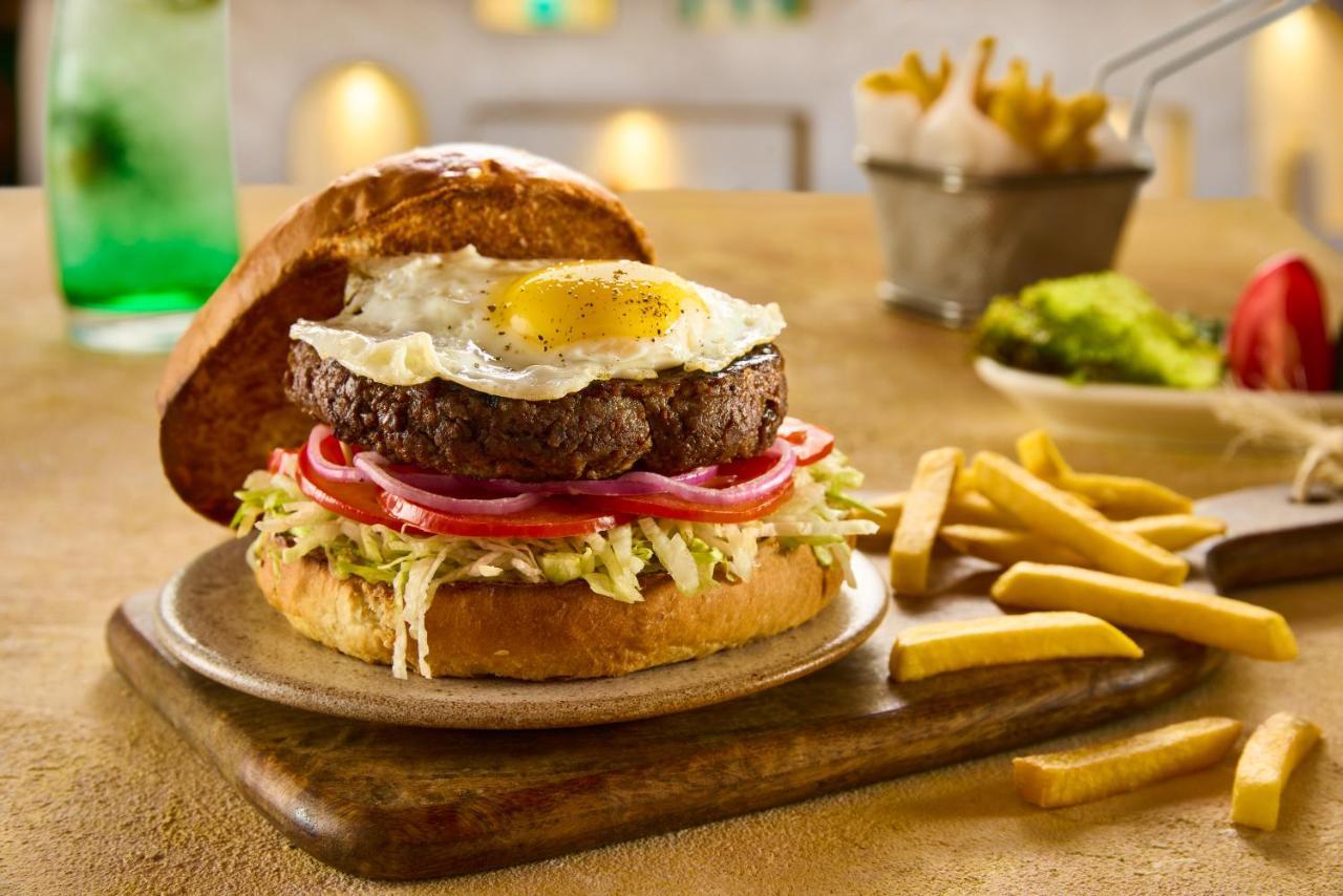 Benben By Dhara Hotels - Adults Only أسوان المظهر الخارجي الصورة Egg and Cheese Burger